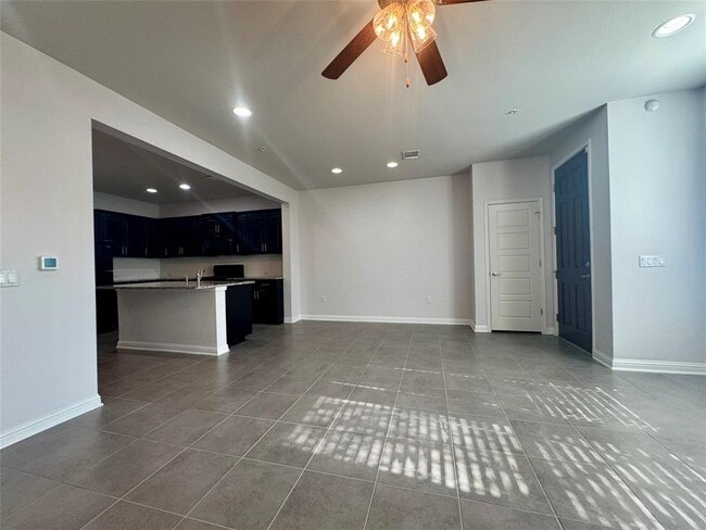 Foto del edificio - 6814 E Riverside Dr