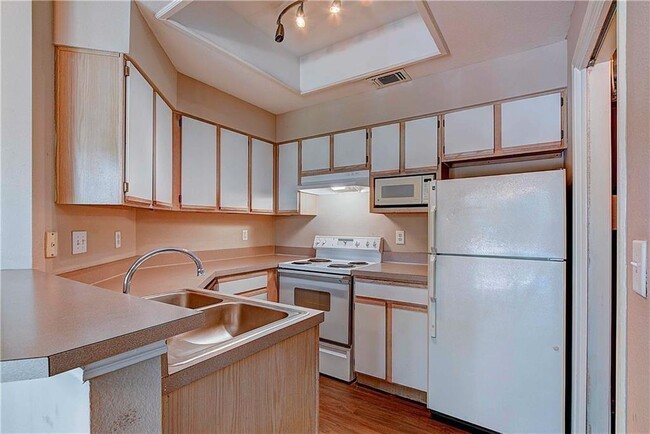Building Photo - 6000-18 Shepherd Mountain Cove