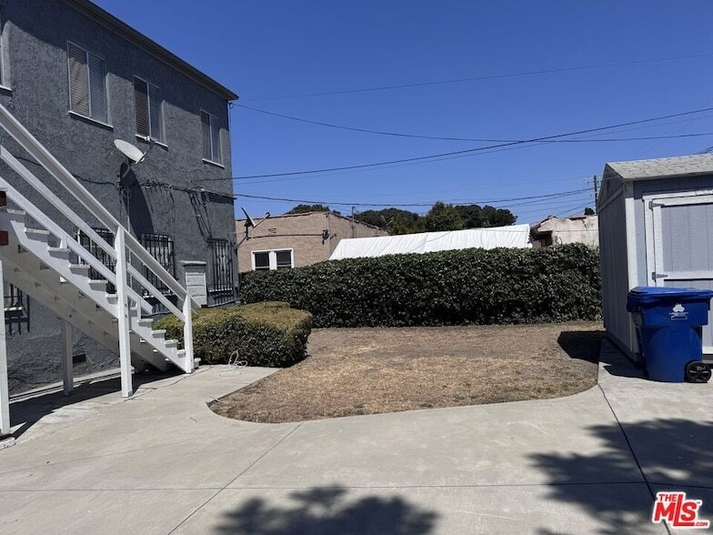 Building Photo - 1722 W 79th St