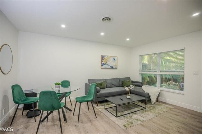 Building Photo - 19 NE 16th St