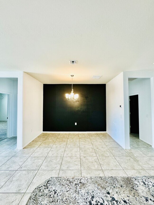 Building Photo - Single Story 3 bedroom 2 bath Magma Ranch
