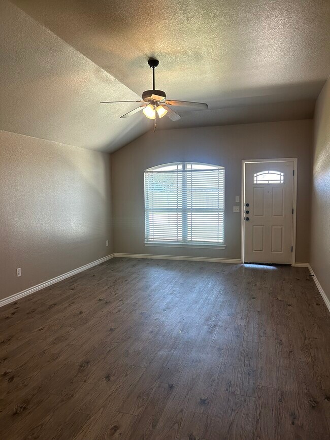 Foto del edificio - 4300 Hunters Place Dr