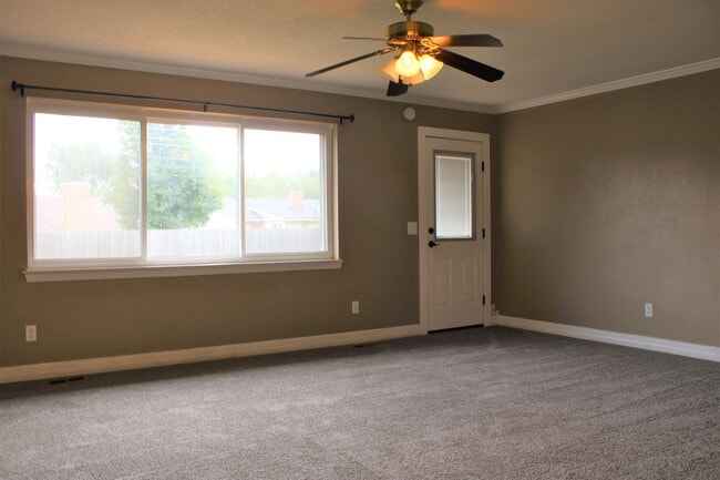 Building Photo - Great Home in Warr Acres Close & Convenien...