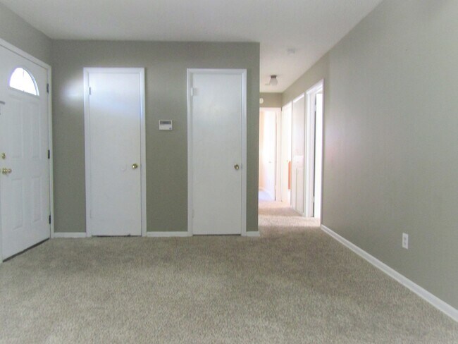 Building Photo - Charming Cute Home Near OU Campus!