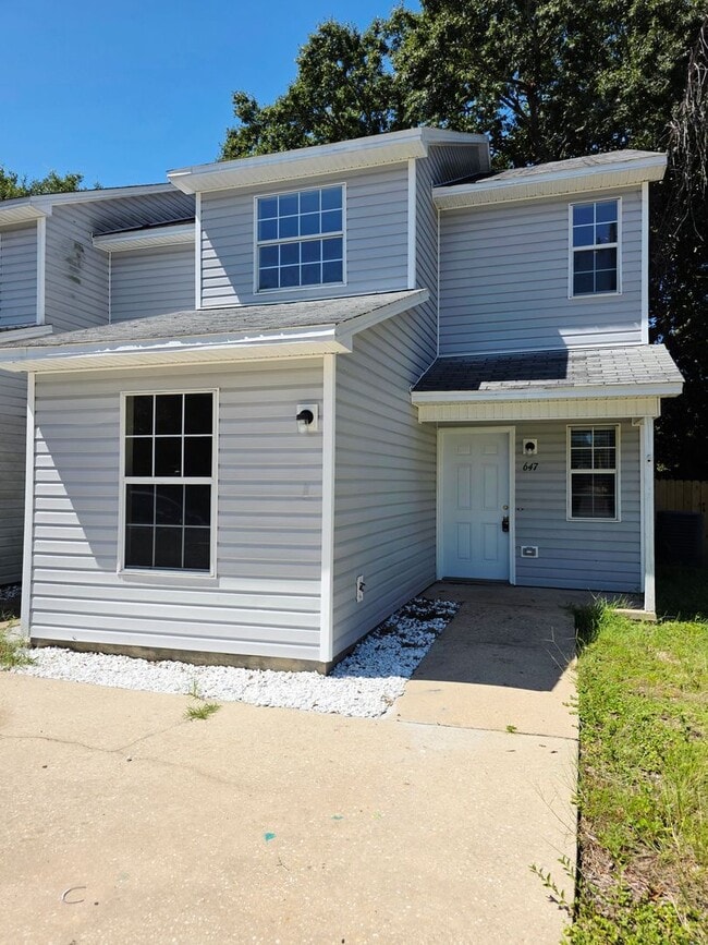 Building Photo - 647 Virginia Oak Ct