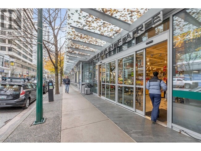 Building Photo - 1111 Alberni St