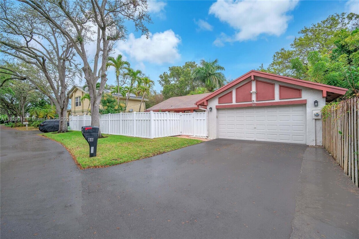 Foto principal - 66 Forest Cir