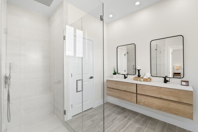 Building Photo - 1826 NE 11th Ln