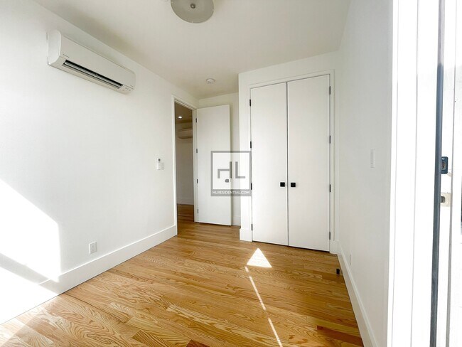 Building Photo - 1520 ST JOHNS PLACE Unit 5