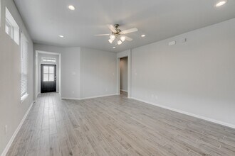 Building Photo - 1229 Red Hills Dr
