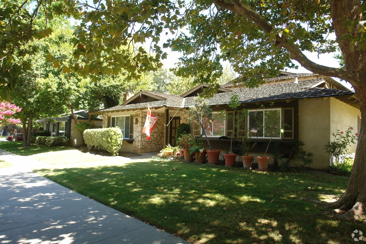 Primary Photo - 1764 De Marietta Ave
