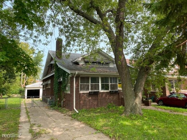 Building Photo - 1303 E Nebraska Ave