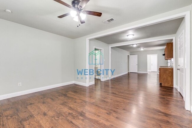 Building Photo - 2926 Carpenter Ave