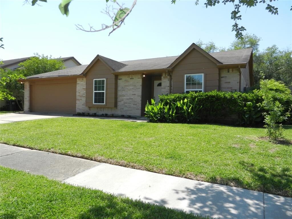 Primary Photo - 10402 Long River Dr