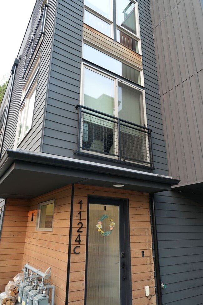 Building Photo - 1124C NW 57th St
