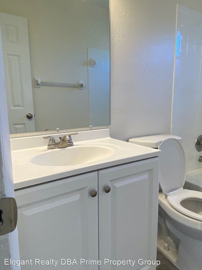 Building Photo - 3 br, 1.5 bath House - 5264 Letha Street