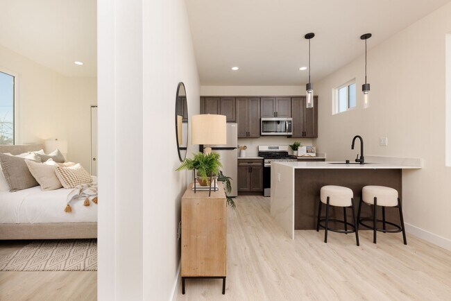 Foto del edificio - Upscale Living Awaits: Brand-New Luxury One-Bedroom Apartment