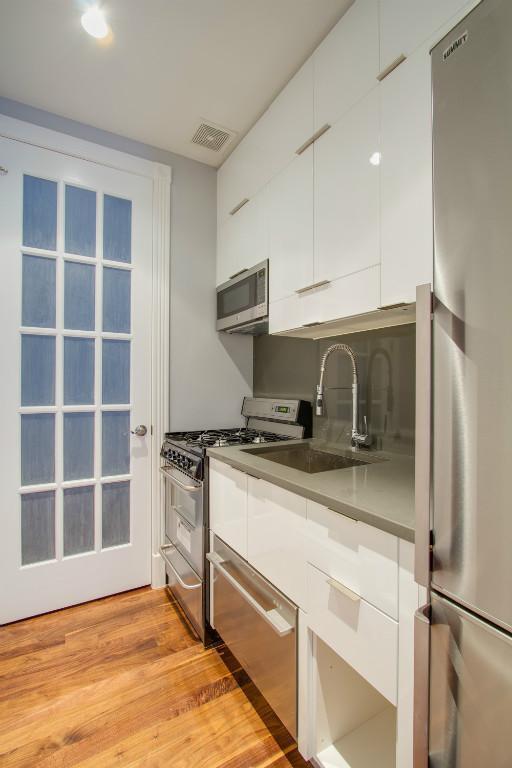 Building Photo - 208-214 E 25th St