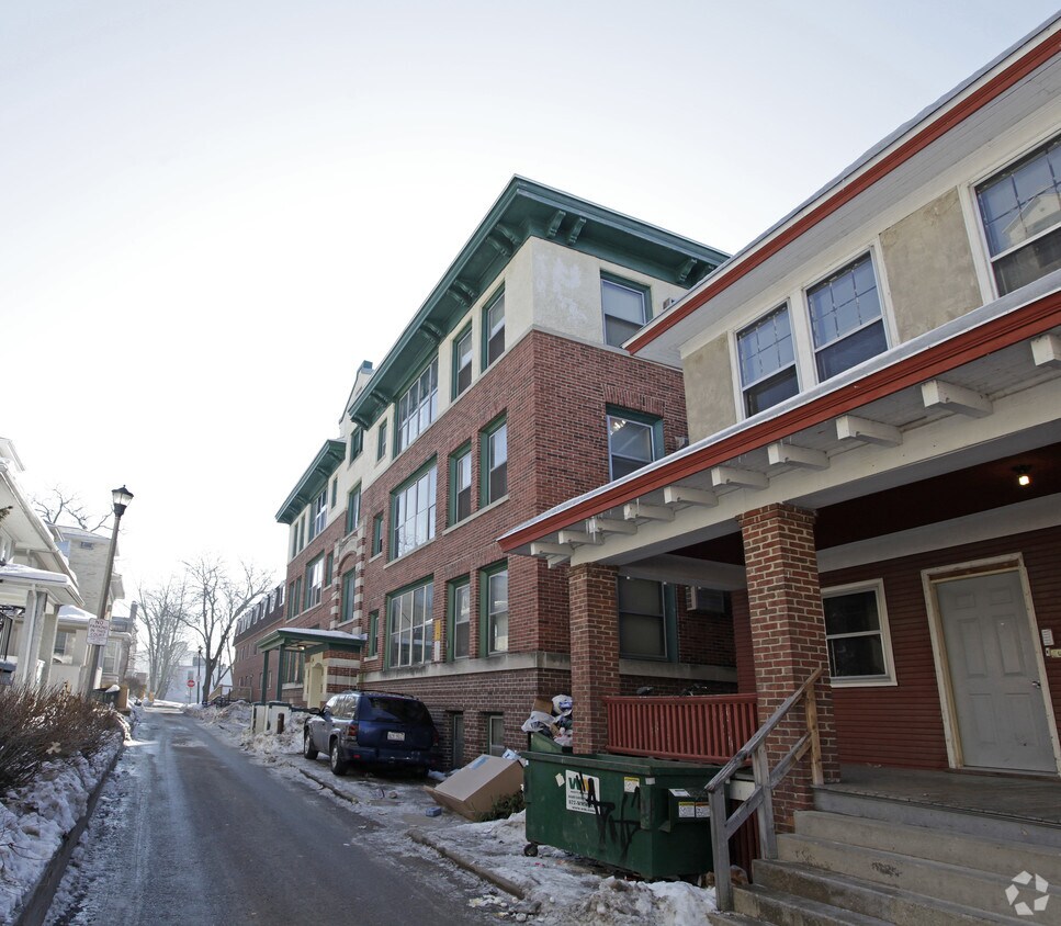 Foto del edificio - 640 Howard Pl