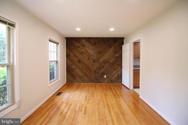 Building Photo - 436 N Park Dr