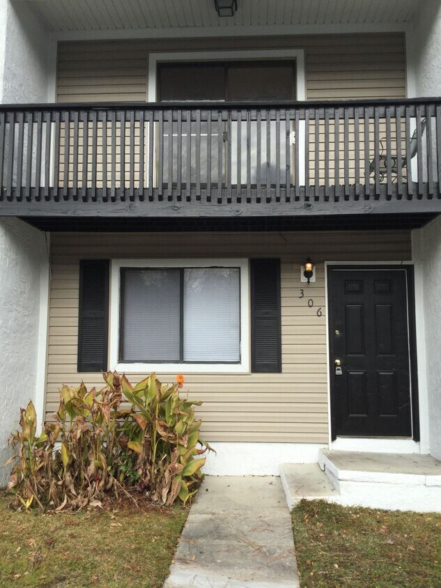 Foto principal - Townhouse Close to Summerville High School