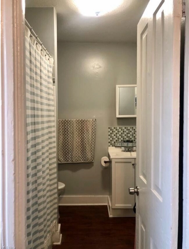 Bathroom - 2197 W 32nd St