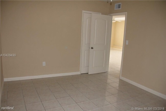 Foto del edificio - 8000 Tatum Waterway Dr