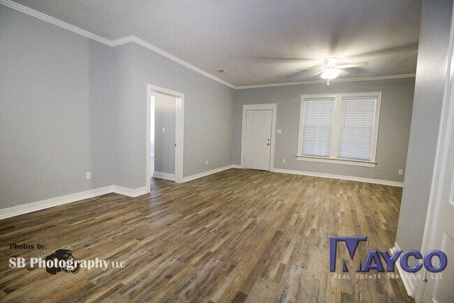 Foto del edificio - 3 bedroom 2 bath in Highland neighborhood,...