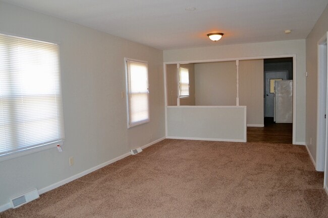 Building Photo - Remodeled 3 bedroom near 21st and Amidon