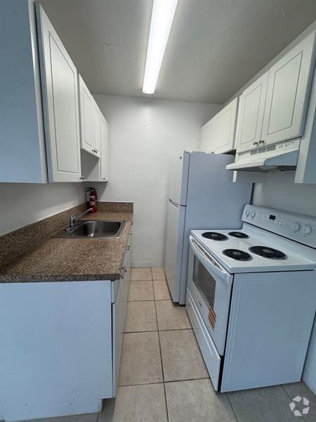 Building Photo - 3871 SW 12th Pl