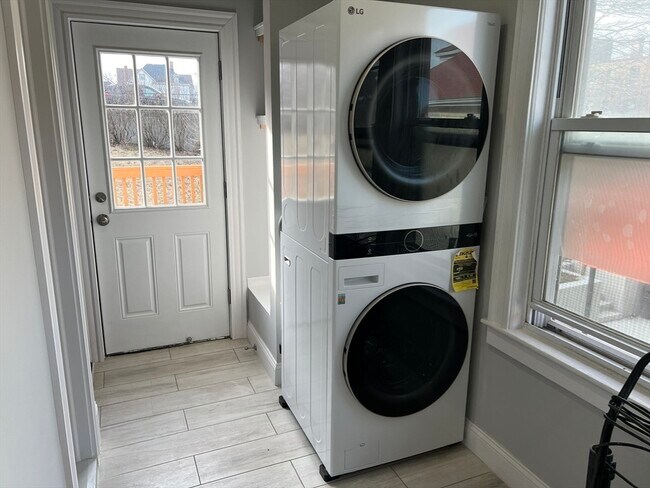 Building Photo - 81 Bow St