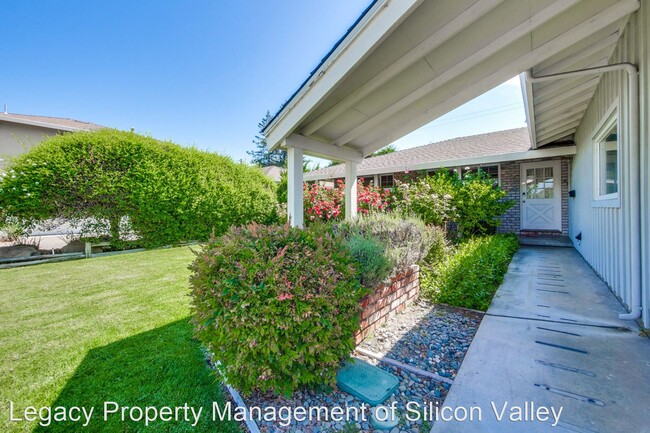 Foto del edificio - 4 br, 2 bath House - 1634 Peacock Ave