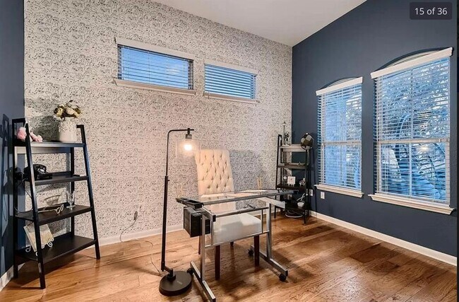 Foto del edificio - 5301 Scenic Lake Dr