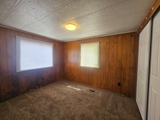 Building Photo - 97 N 6th Ave