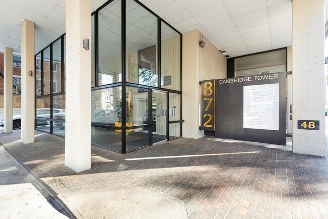 Foto del edificio - 872 Massachusetts Ave