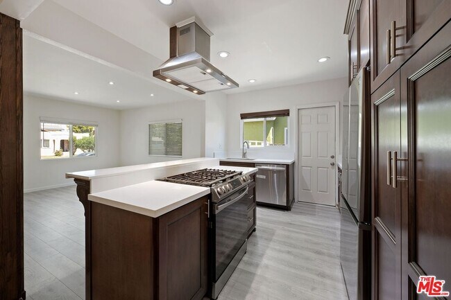Foto del edificio - 2926 S West View St