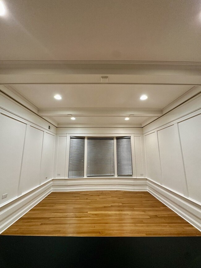 Building Photo - 3544 S King Dr