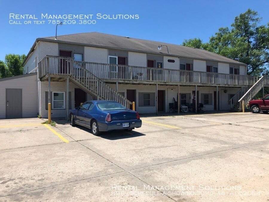 Primary Photo - 2111 NW Topeka Blvd