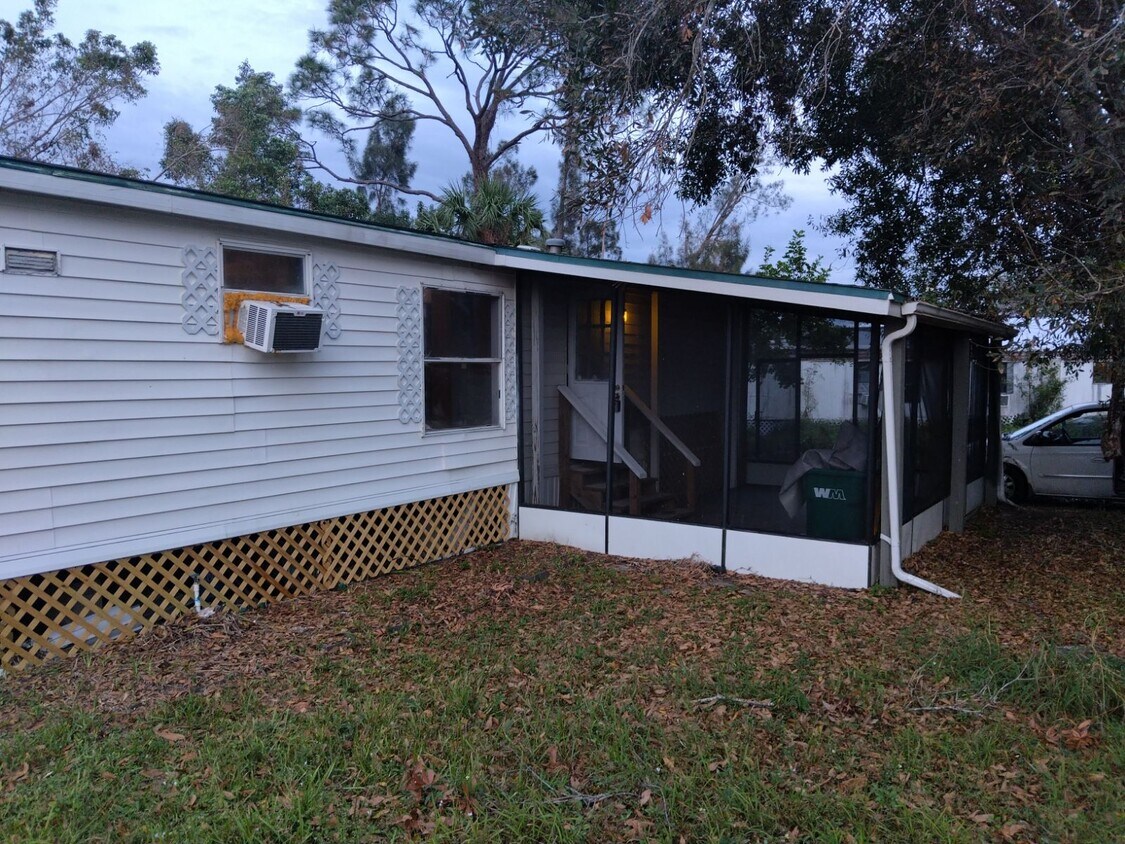Primary Photo - 15474 Mapletree Dr