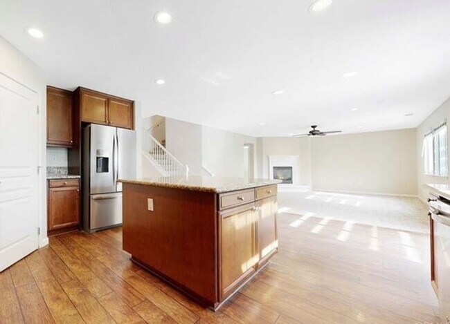 Building Photo - 6 bed/2.5 bath home in Atascadero's coveted Dove Creek neighborhood