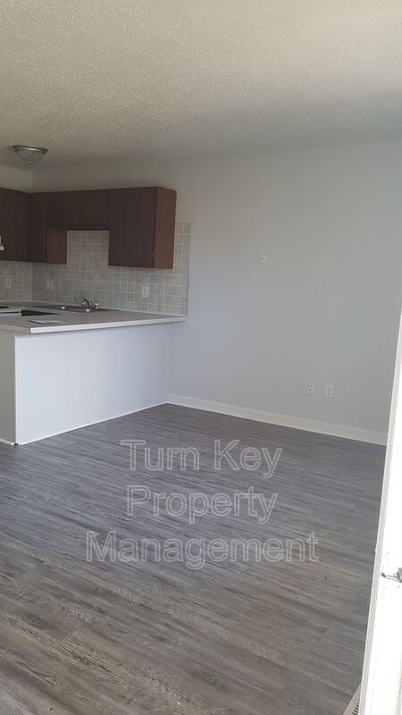Building Photo - 315 Green Valley Dr