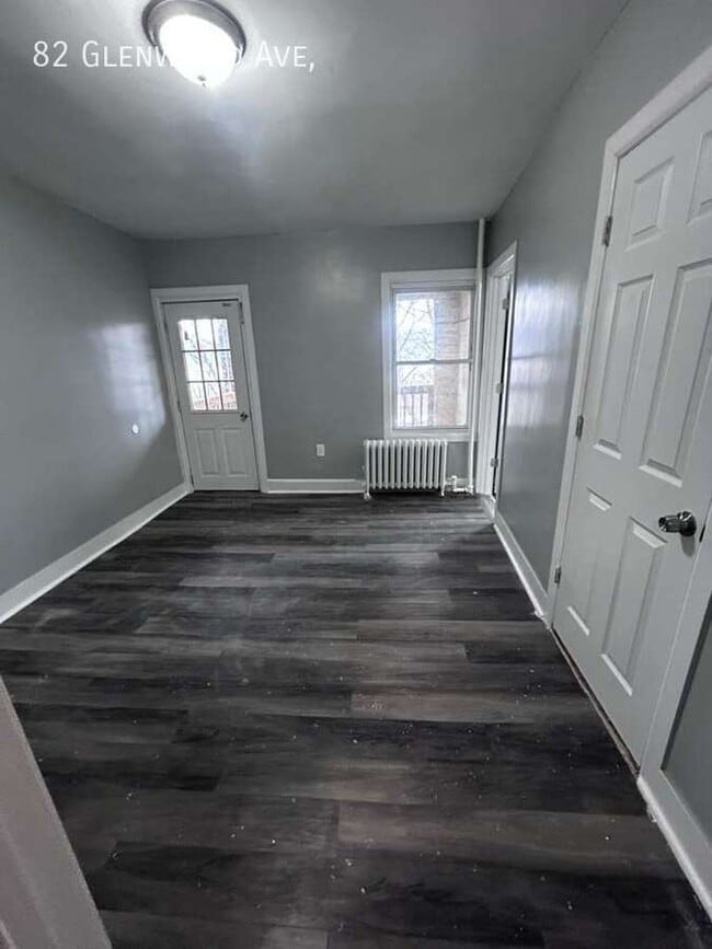 Foto del edificio - 82 Glenwood Ave