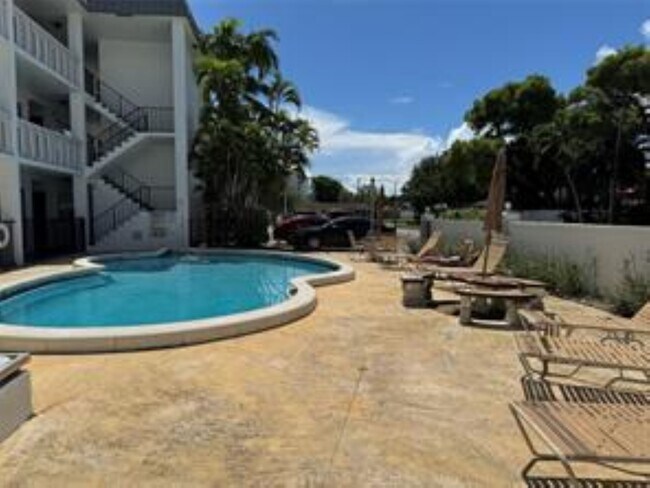 Foto del edificio - 6200 NE 22nd Way