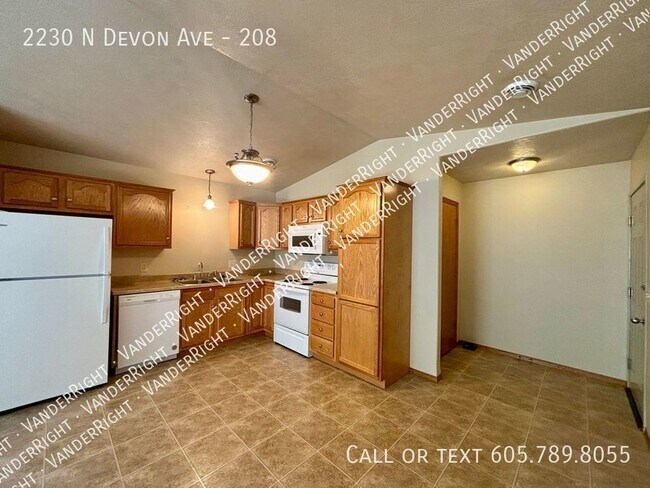 Foto del edificio - Spacious 2 Bedroom Top Floor Apartment in ...