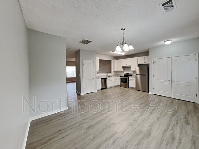 Building Photo - 8625 Thomas Ln