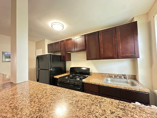 Foto del edificio - 6776 Blakemore St