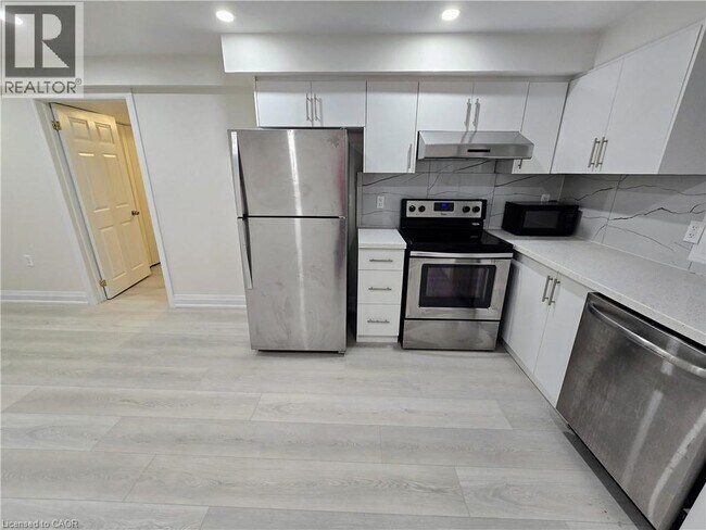 Building Photo - 147 Langlaw Dr