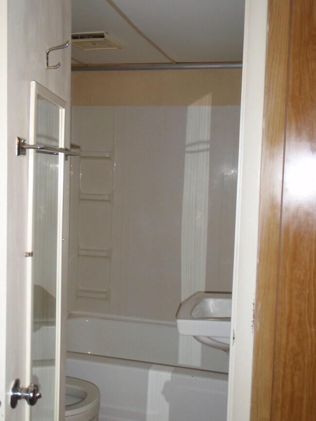 Foto del edificio - 67 Willow Lake Ln