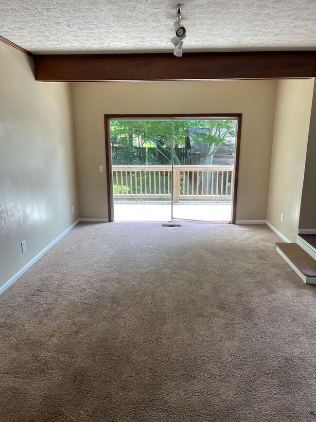 Building Photo - Glenn Ave Home