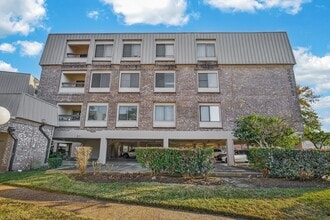 Building Photo - 2211 S Braeswood Blvd